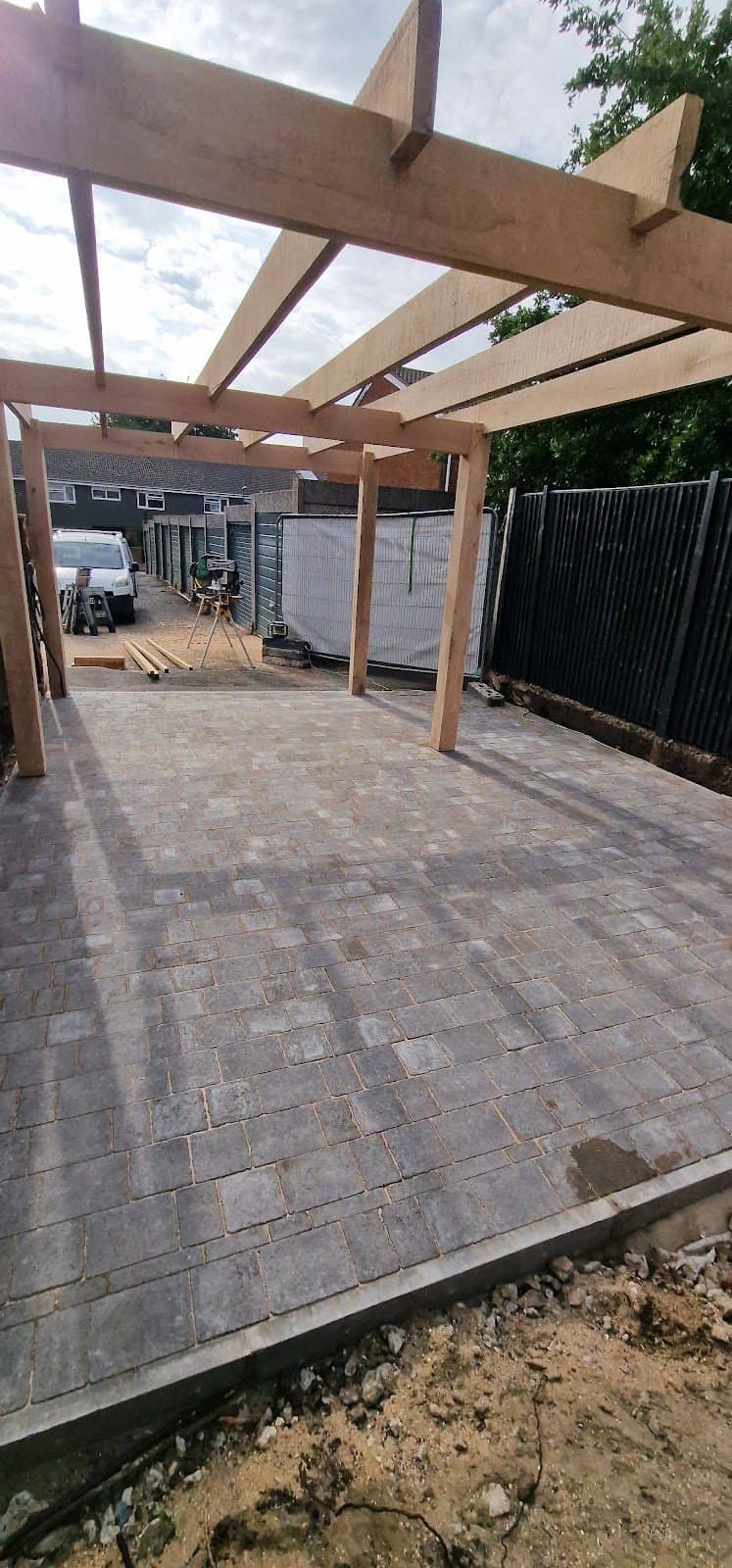 Rear parking, oak pergola and patio, Guildford, project photo